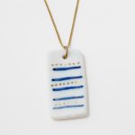 Colar em porcelana, cobalto e ouro